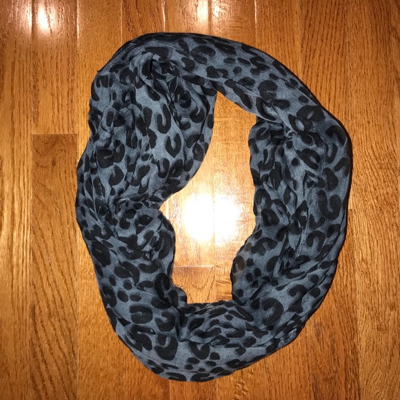 NEVER WORN blue and black leopard scarf - Picture 1 of 2